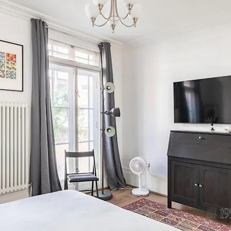 195vbr With Private Bathrooms, Shared Kitchen