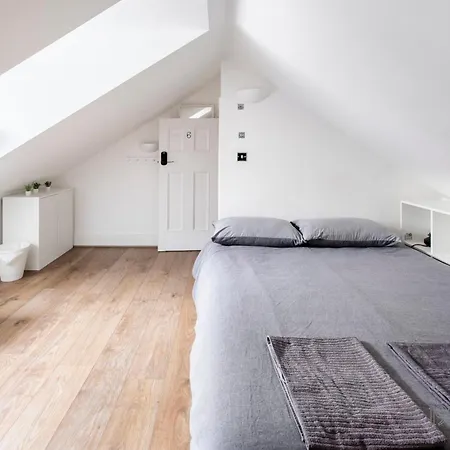 195vbr With Private Bathrooms, Shared Kitchen *