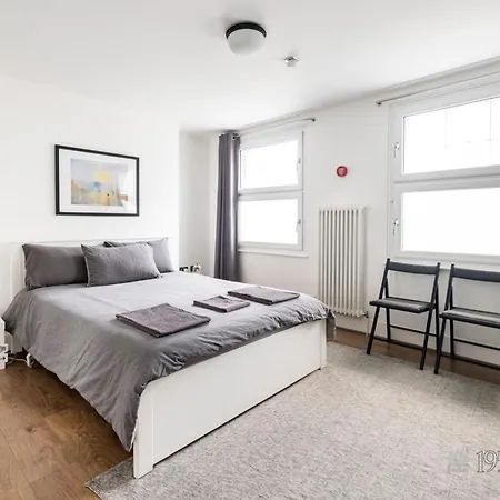 195vbr With Private Bathrooms, Shared Kitchen