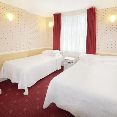 Balmoral House Hotel 2*