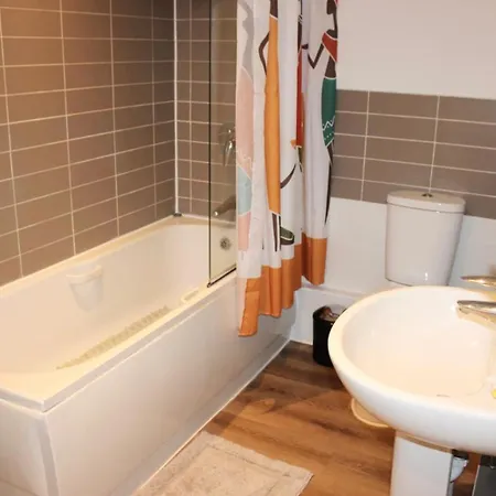 アパート Bowery - 2 Bedrooms 1st Floor ダグナム
