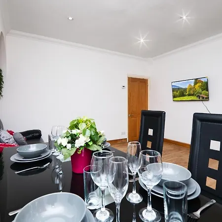 Immaculate Condition 3 Bed En-suite Refurbished House * Goodmayes