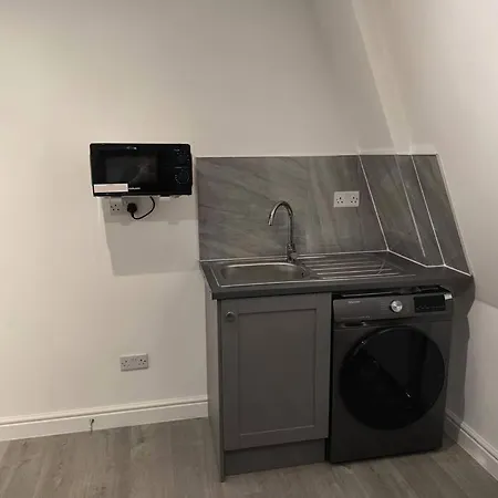 Style Room, Near Tooting Broadway Station *