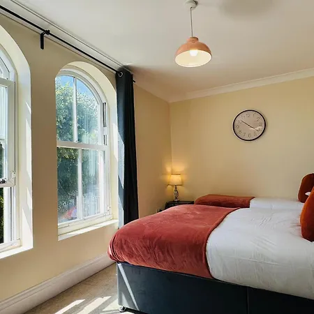 Spacious Flat In Streatham Apartment