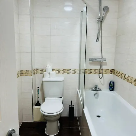 Apartment Spacious Flat In Streatham *