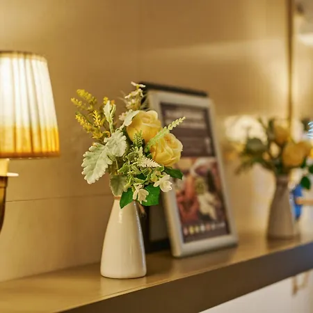 Huttons Hotel, Victoria Hotel 3*