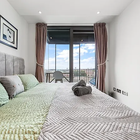 Aparthotel River Panorama 2 Bedroom New Development London