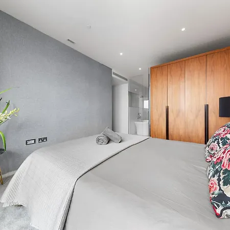 Aparthotel River Panorama 2 Bedroom New Development London