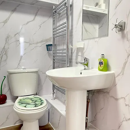 Westfield Gardens - 3 Bedroom Apartment