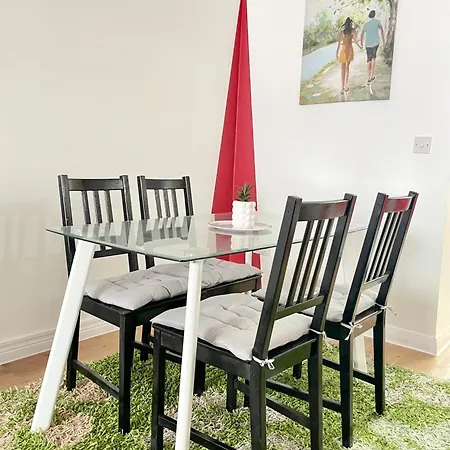 Apartment Westfield Gardens - 3 Bedroom Goodmayes