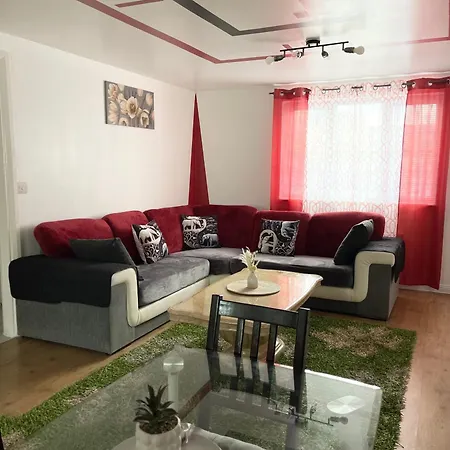 Westfield Gardens - 3 Bedroom *