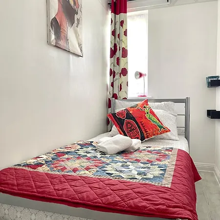 Westfield Gardens - 3 Bedroom Apartment