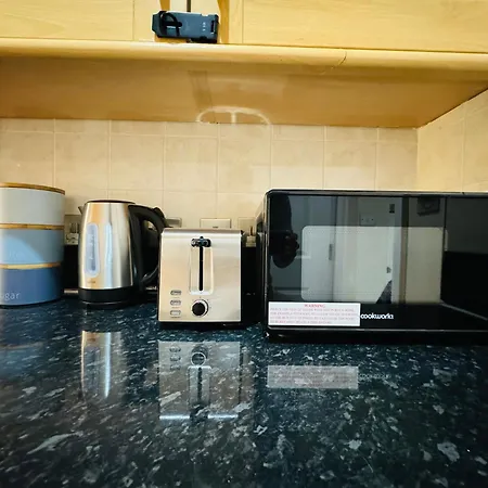Spacious Flat In Streatham Apartment London