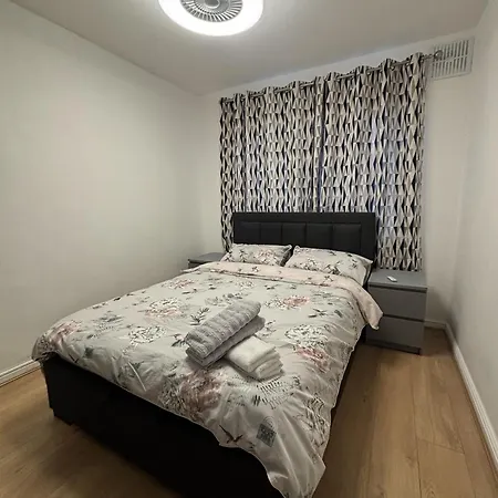 Holiday home Charming And Cosy London Home, Garden, Parking & Family Fun *