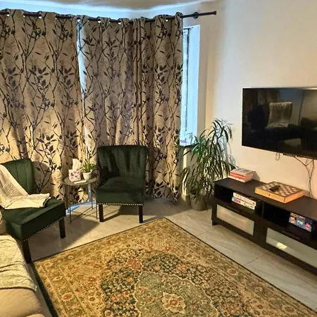 Charming And Cosy London Home, Garden, Parking & Family Fun * Mitcham