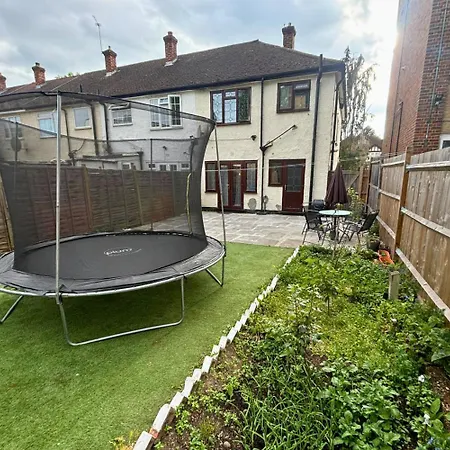 Holiday home Charming And Cosy London Home, Garden, Parking & Family Fun