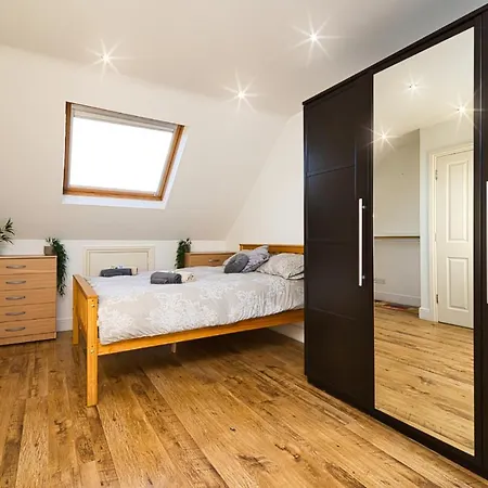 Immaculate Condition 3 Bed En-suite Refurbished House Goodmayes