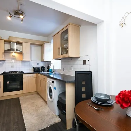 Immaculate Condition 3 Bed En-suite Refurbished House Villa *