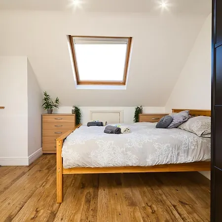 Immaculate Condition 3 Bed En-suite Refurbished House Villa Goodmayes