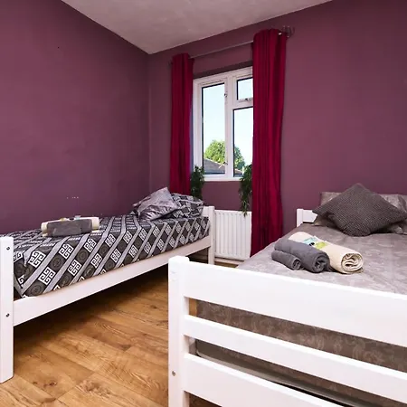 Immaculate Condition 3 Bed En-suite Refurbished House Villa Goodmayes