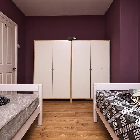 Immaculate Condition 3 Bed En-suite Refurbished House Goodmayes