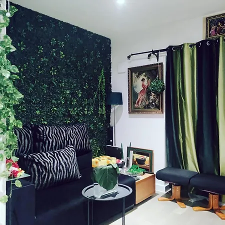 Homestay Uttsav Green - Affordable Zone 3 - Accessible Public Transport *
