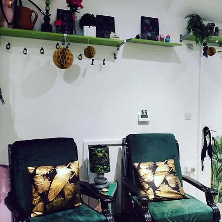 Homestay Uttsav Green - Affordable Zone 3 - Accessible Public Transport
