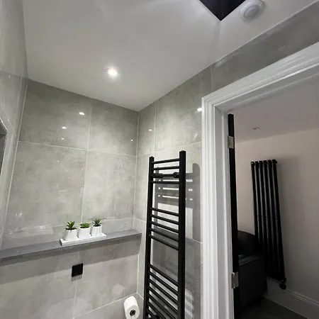 Apartment Stylish Flat In London Harold Wood