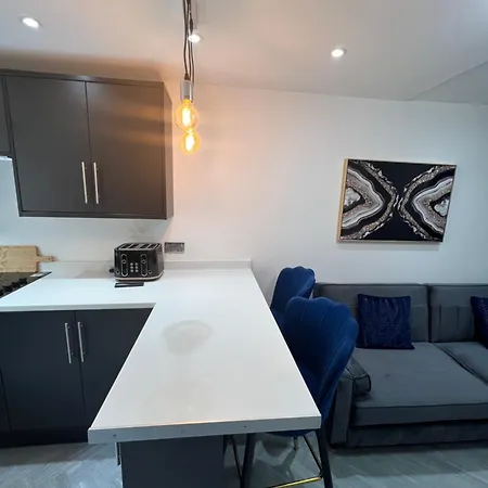 Stylish Flat In London * Harold Wood