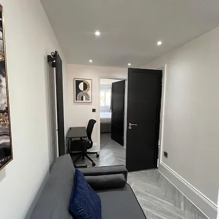 Apartment Stylish Flat In London