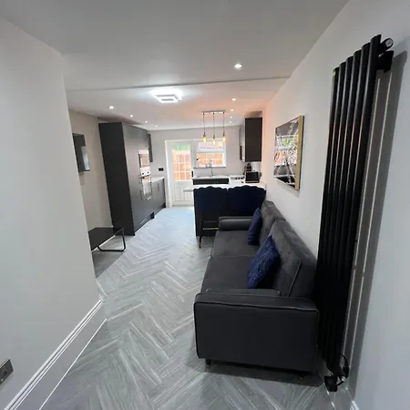 Stylish Flat In London Harold Wood