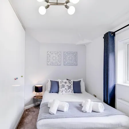 Apartment Hanwell 2 Bedroom Maisonette By 360stays *