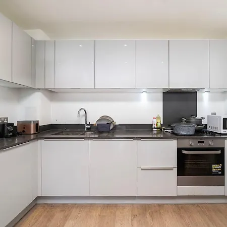Apartment Wonderful 1br Flat With Amazing Balcony Views *