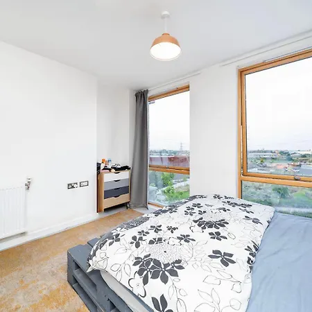 Apartment Wonderful 1br Flat With Amazing Balcony Views Barking (Greater London)