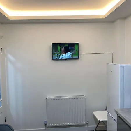 2 Bedroom Flat Apartment *