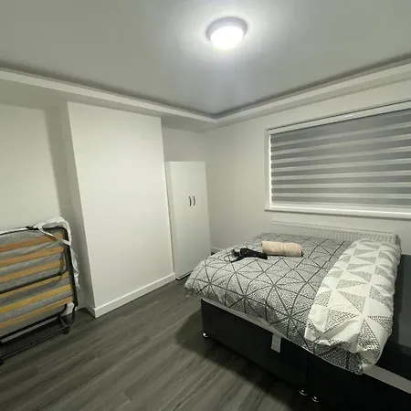 Apartment 2 Bedroom Flat *