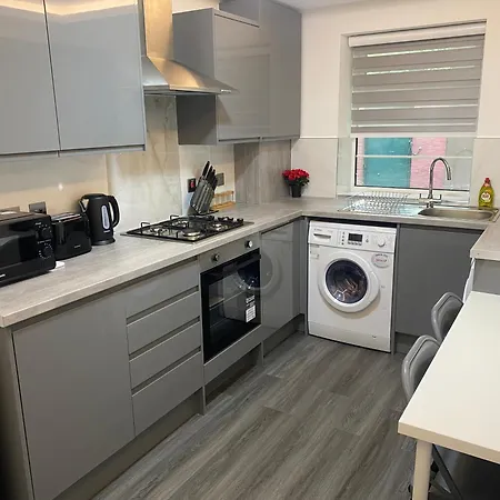 2 Bedroom Flat * London
