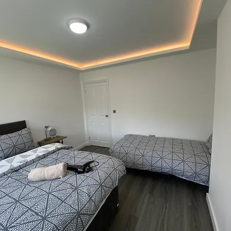 Apartment 2 Bedroom Flat London