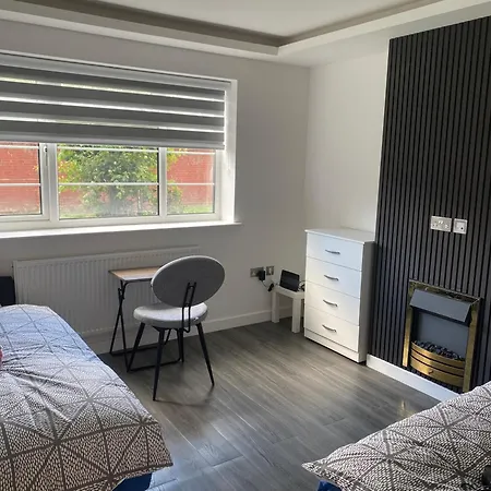 2 Bedroom Flat Apartment *