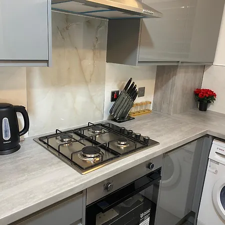 2 Bedroom Flat London
