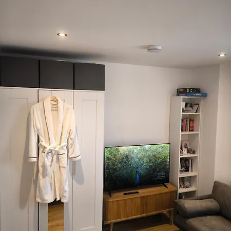 Heathrow Luxury * Feltham
