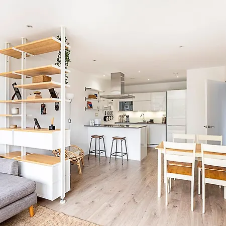 Well-connected Cosy And Bright Modern Flat Apartment