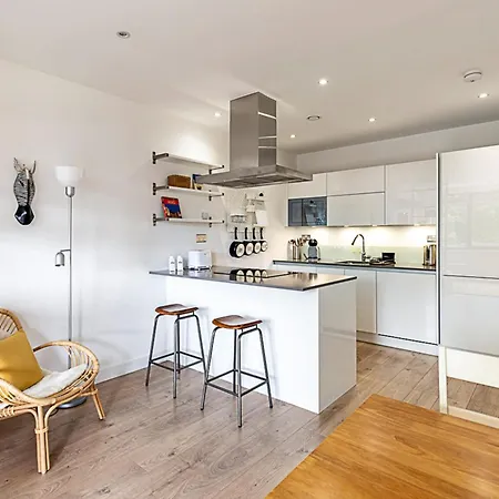 Well-connected Cosy And Bright Modern Flat Apartment