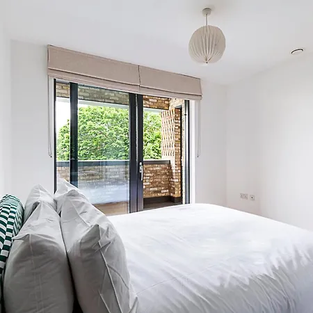 Apartment Well-connected Cosy And Bright Modern Flat London