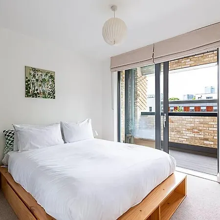Apartment Well-connected Cosy And Bright Modern Flat