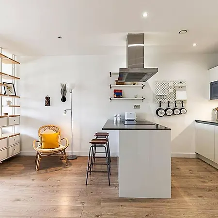 Well-connected Cosy And Bright Modern Flat Apartment *