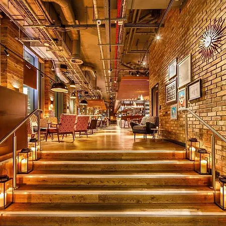 מלון Ibis Canning Town 3*