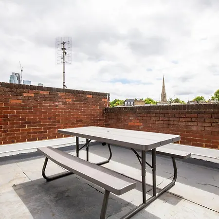 Apartment Unique Spacious Central 3 Bedroom With Rooftop Terrace