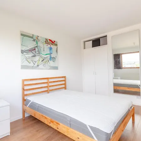 Unique Spacious Central 3 Bedroom With Rooftop Terrace Apartment