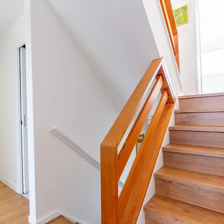 Unique Spacious Central 3 Bedroom With Rooftop Terrace Apartment *